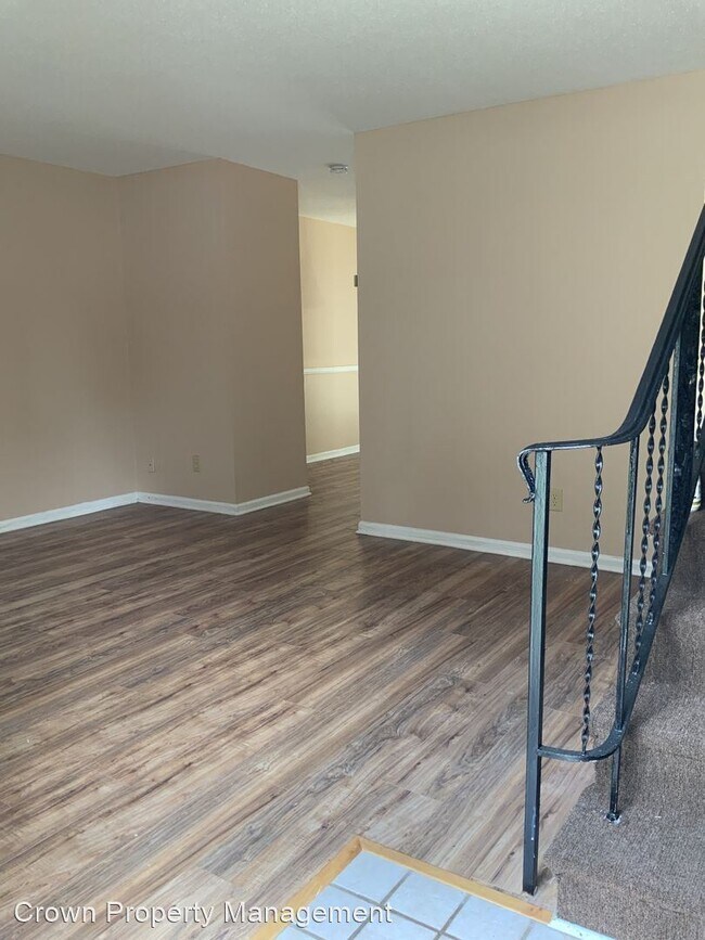 Building Photo - 2 br, 1.5 bath House - 315 Oak Drive