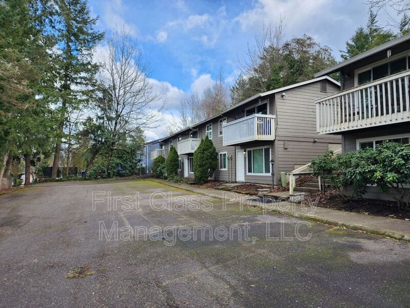 5704 SW Beaverton Hillsdale Hwy Unit 13, Portland, OR 97221 Condo for