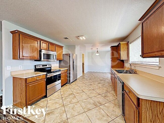 Foto del edificio - 8308 Cutter Hill Ave