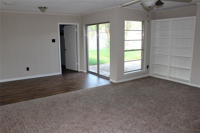 Building Photo - 2114 Yorktown Ct S