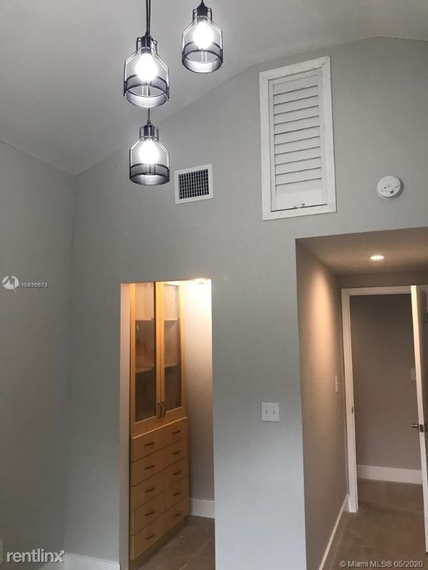 Foto del edificio - 821 SW 29th Ct