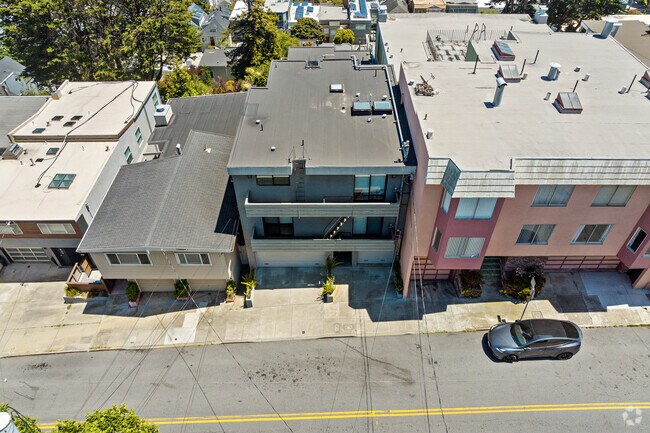 Primario - 647 Grand View Ave