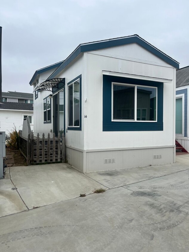 Primary Photo - 1105 Morro Ave