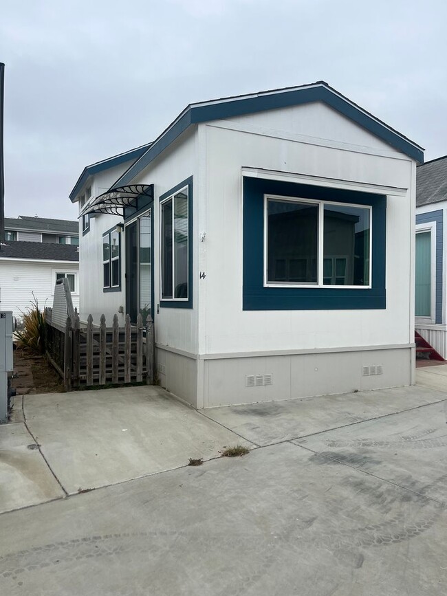 Building Photo - 1105 Morro Ave