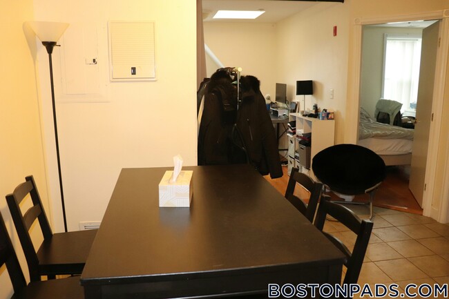 Foto del edificio - 90 Westland Ave