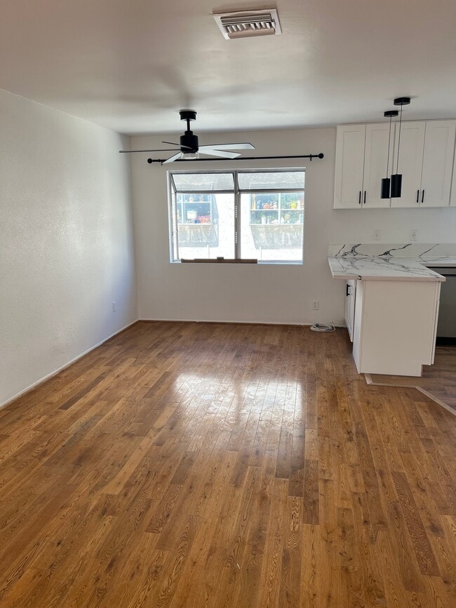 Building Photo - 1101 Laveta Terrace