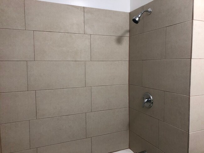 Foto del edificio - 6435 N Artesian Ave