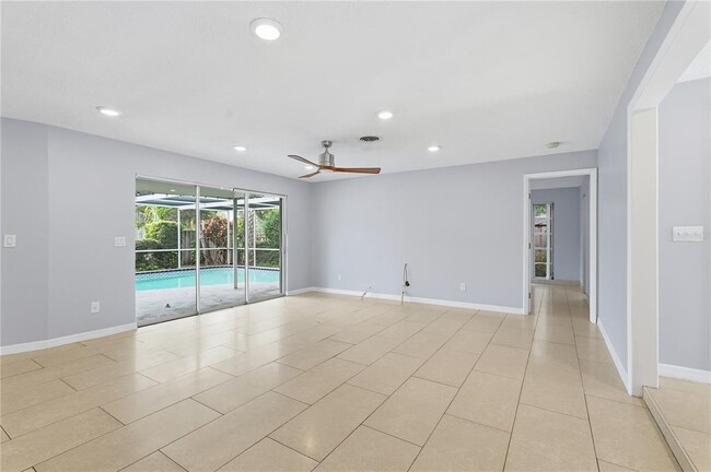 Building Photo - 2219 St Charles Dr