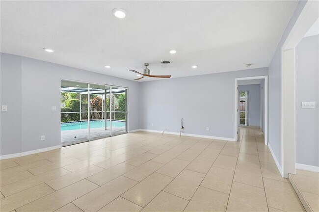 Foto del edificio - 2219 St Charles Dr