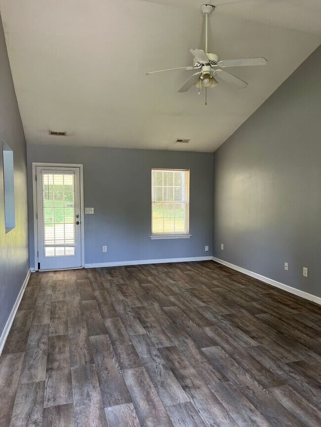 Building Photo - Charming 3BD/2BA Home at end of Cul-de-sac