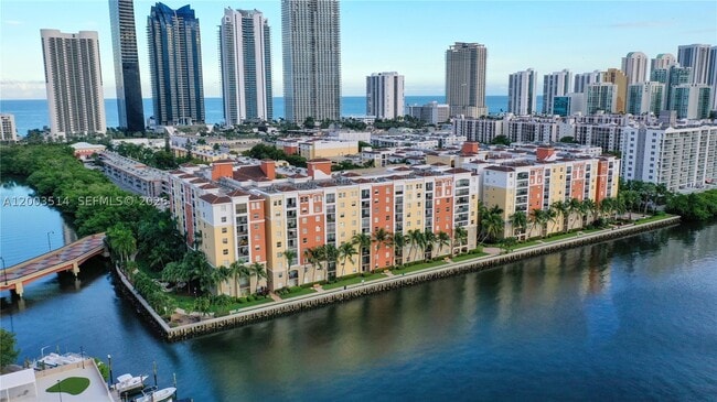 Foto del edificio - 17100 N Bay Rd