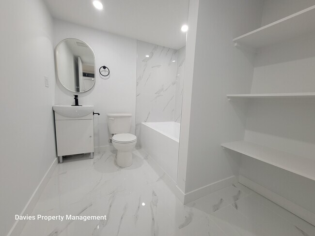 Photo du bâtiment - 16230-16219 19 Ave SW