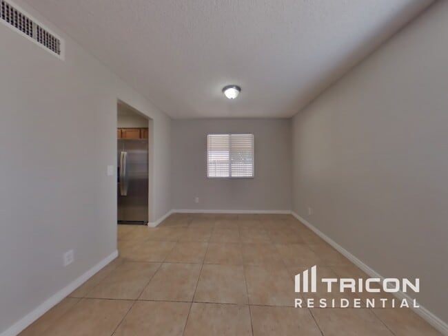 Building Photo - 8602 W Sells Dr