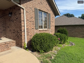 Building Photo - 511 Pepper Hill Dr