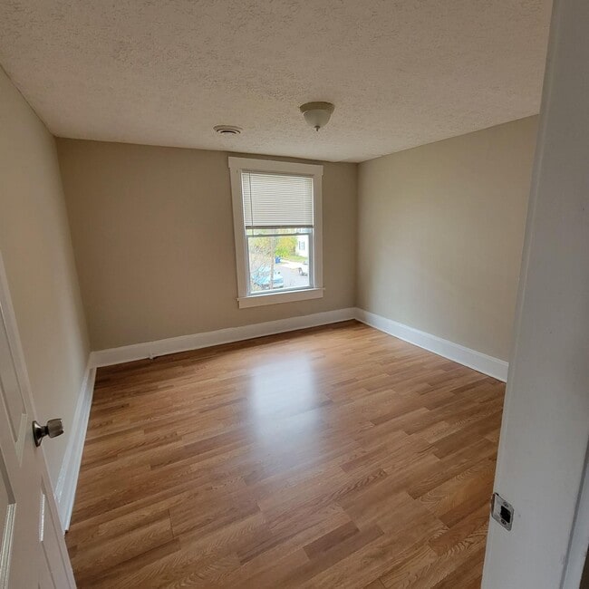 Foto del edificio - 403 Maple Ave