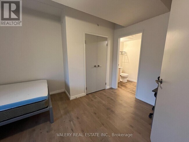 Building Photo - 275 Larch St