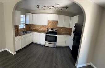 Building Photo - 3846 Sonora Ave