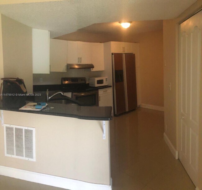 Foto del edificio - 9033 Wiles Rd
