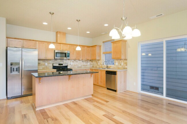 Building Photo - Beautiful Newer Three Bedroom Tigard Home ...