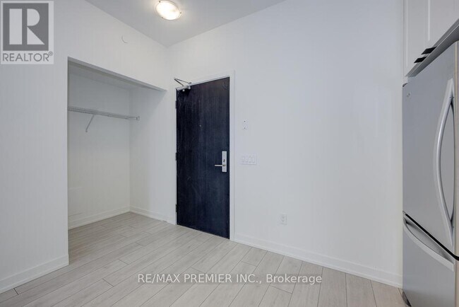 Photo du bâtiment - 55 Duke St W