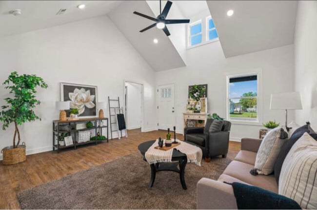 Foto del edificio - 629 Spencer Ave