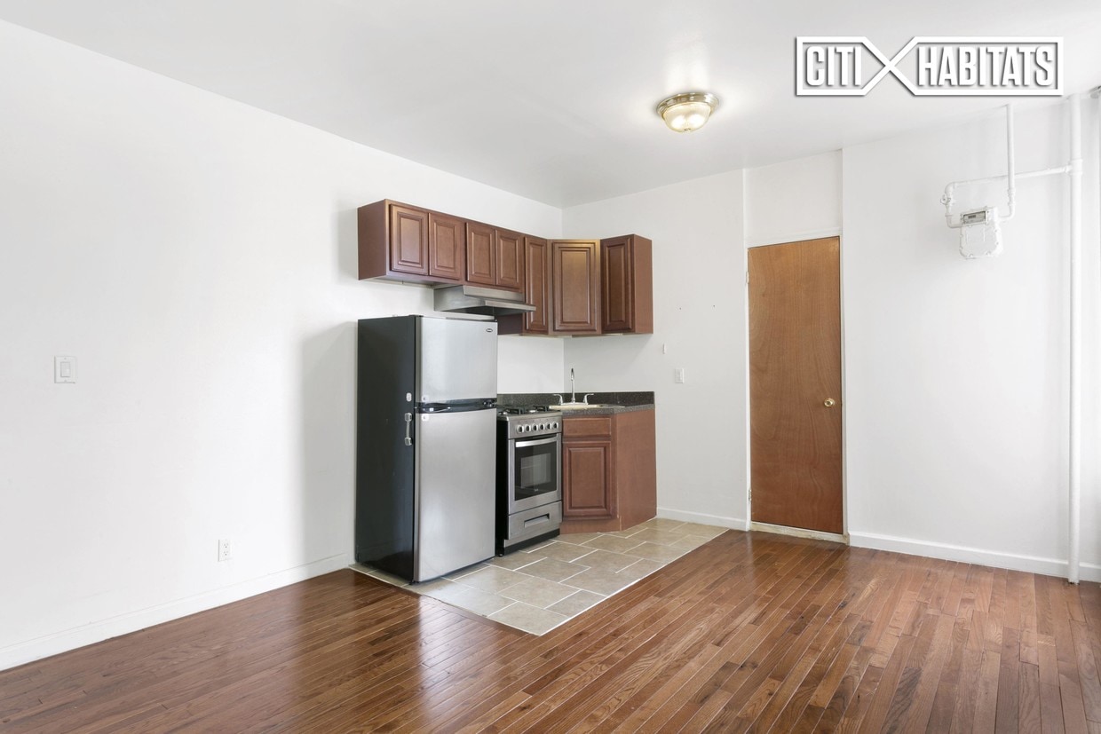 Foto del edificio - 102 E 103rd St