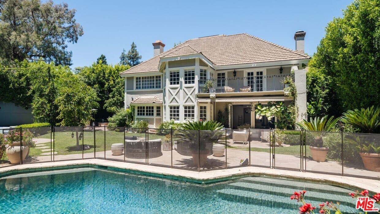 Primary Photo - 12095 Summit Cir