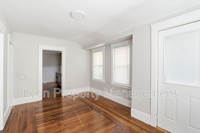 Building Photo - 85 Ottawa Ave