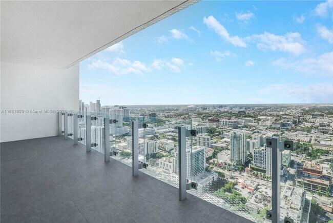 Foto del edificio - 700 NE 26th Terrace