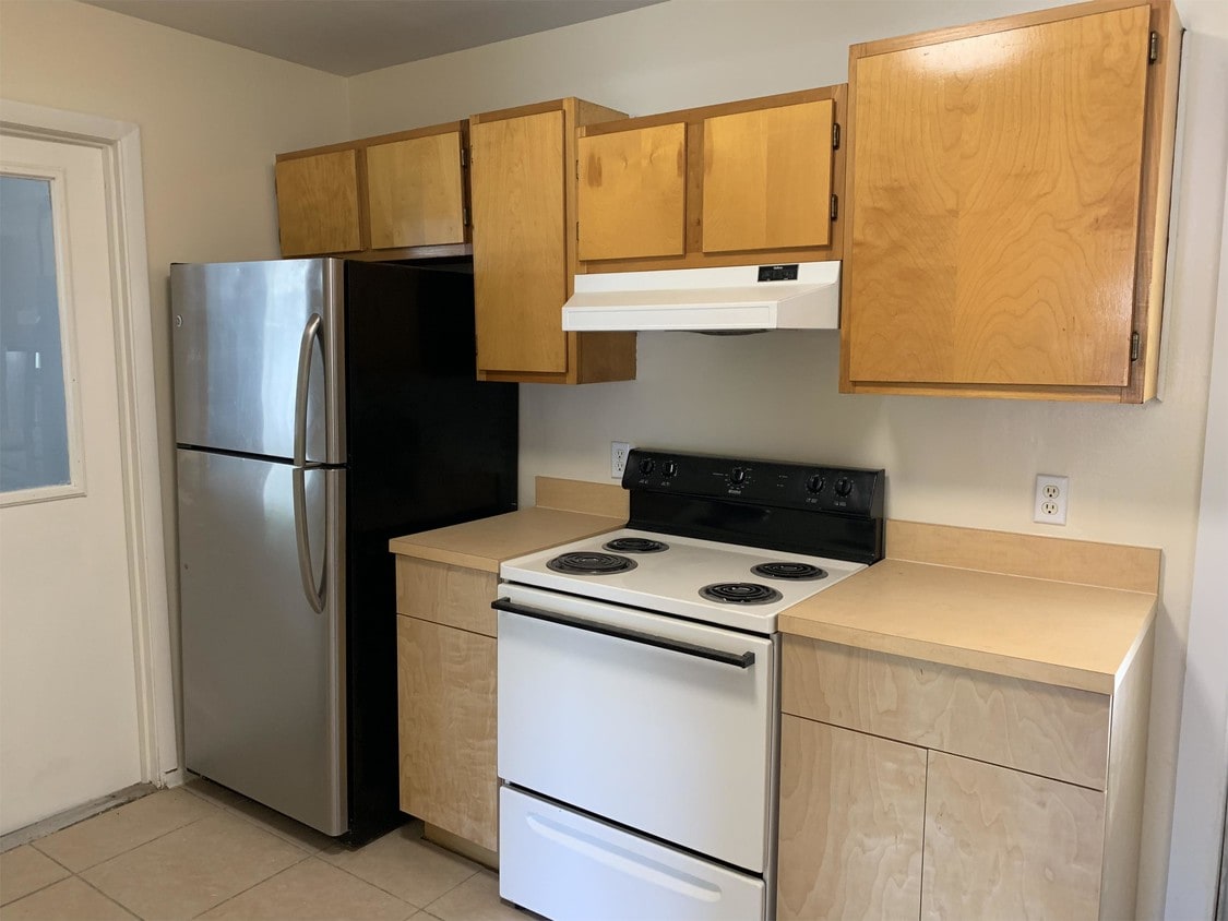 Primary Photo - 912 Tracy St