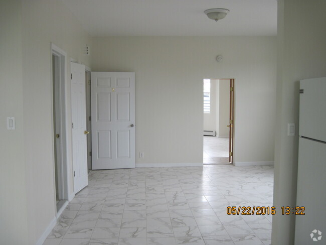 Building Photo - 185 Benziger Ave