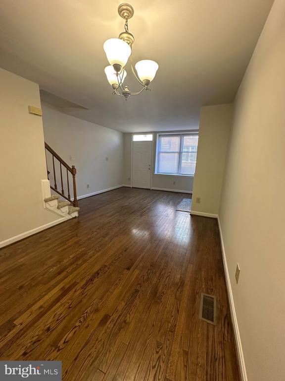 Foto del edificio - 536 N West St
