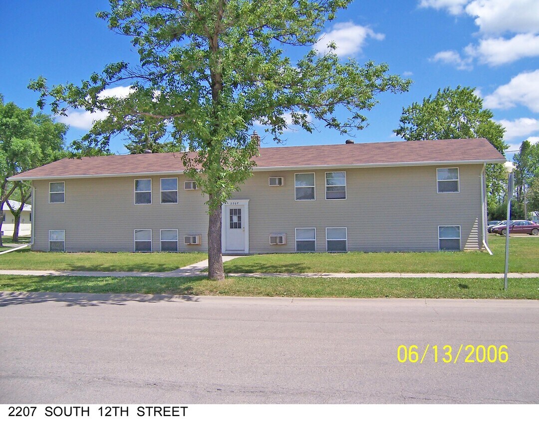 Primary Photo - 2207 S 12th St