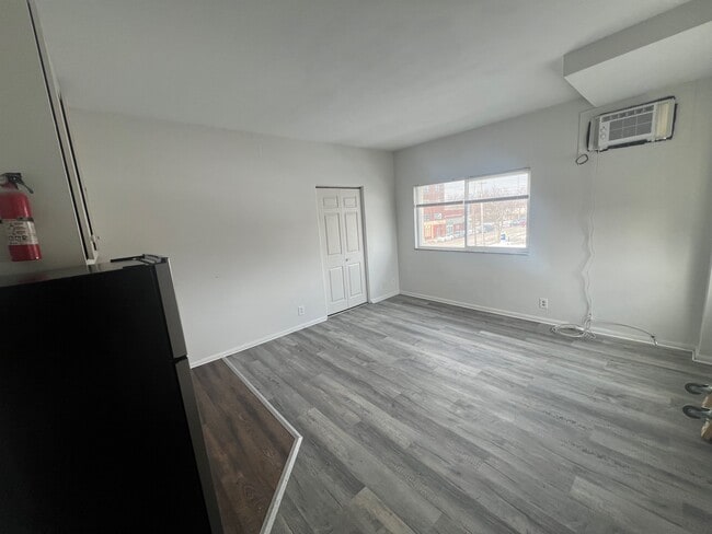 Building Photo - College Street Apartments