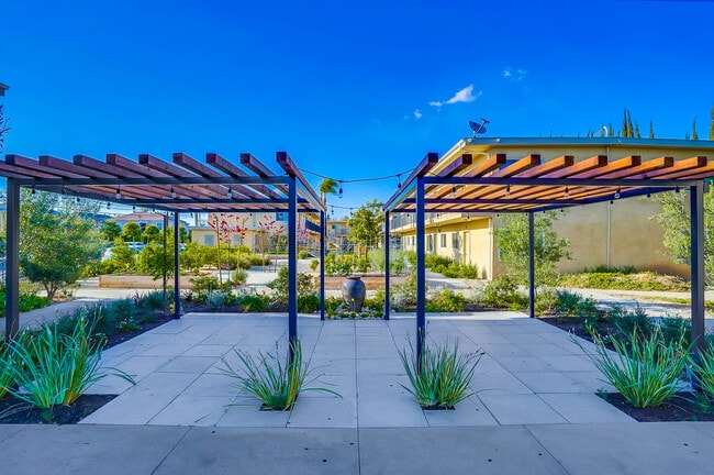 BBQ Area - Apartments close to Downtown LA with Gym, ...