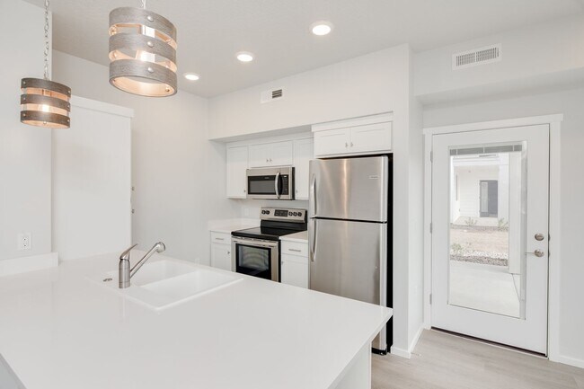 Foto del edificio - 2 Bedroom Apartments in Caldwell With Styl...