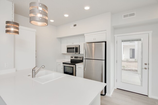 Building Photo - Now Leasing! Great New, Location, Communit...
