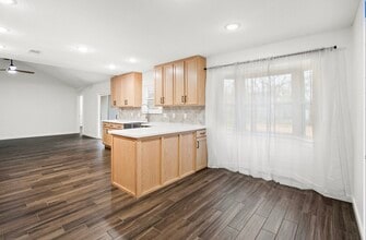Building Photo - 201 San Saba St