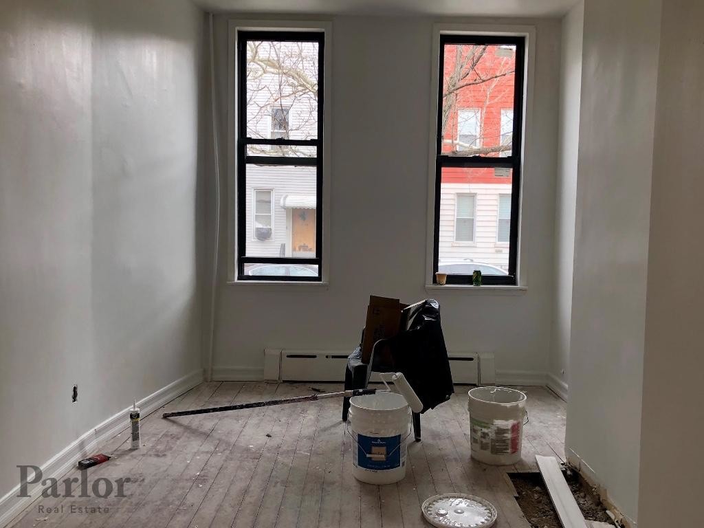 Foto principal - 1865 Grove St