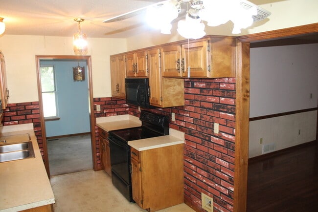 Building Photo - 1808 Evergreen St
