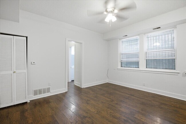 Foto del edificio - 3727 N Pine Grove Ave