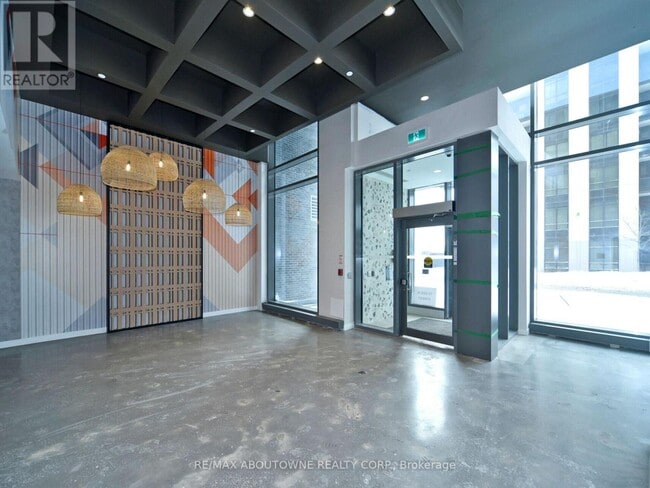 Building Photo - 10 Abeja St