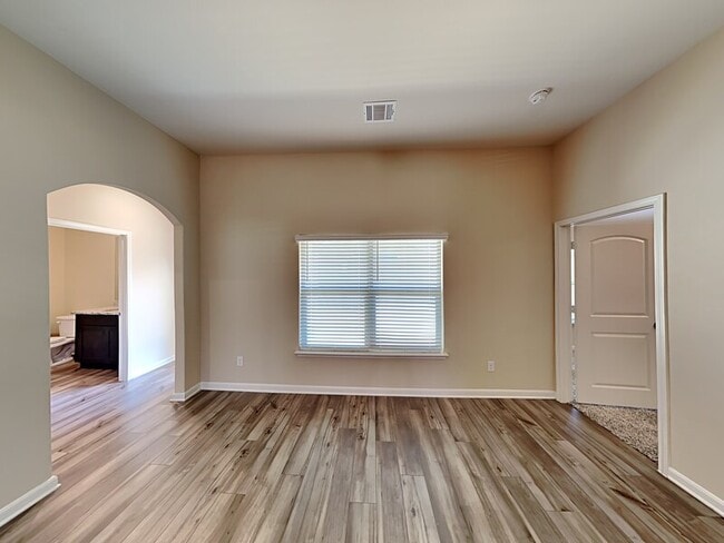 Foto del edificio - 353 Lowery Oaks Trl