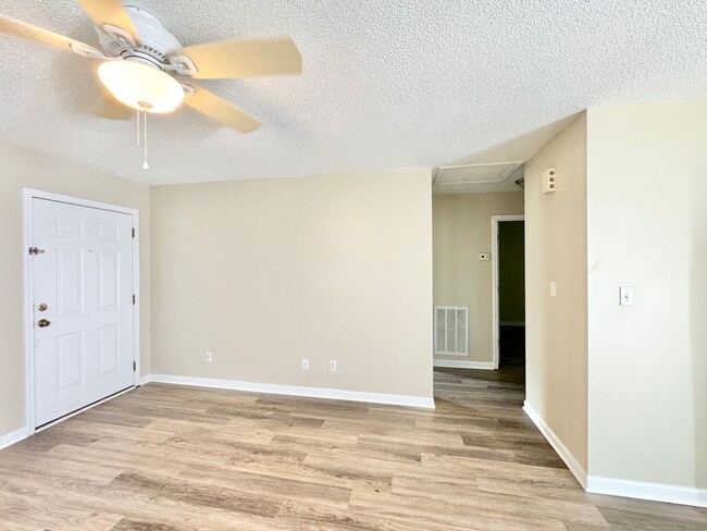 Building Photo - Fairview Homes area 2 BR duplex, Convenien...