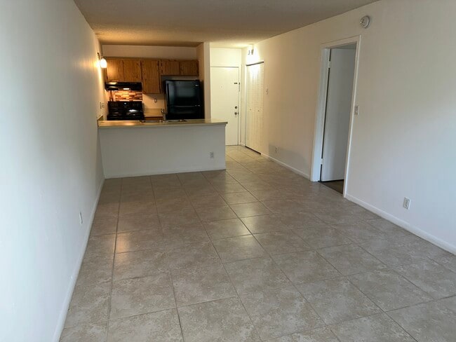 Building Photo - 2771 Riverside Dr