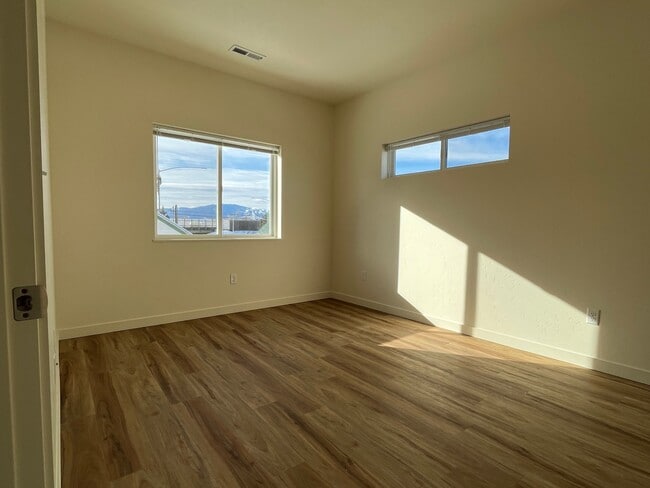 Foto del edificio - 909 Poplar St