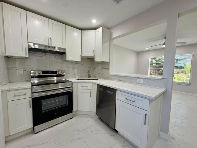Foto del edificio - 1652 NE 33rd St