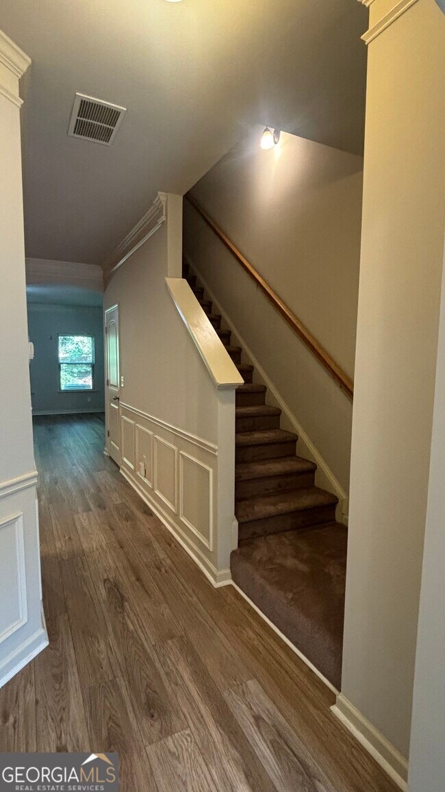 Foto del edificio - 323 Knelston Oak Dr NE