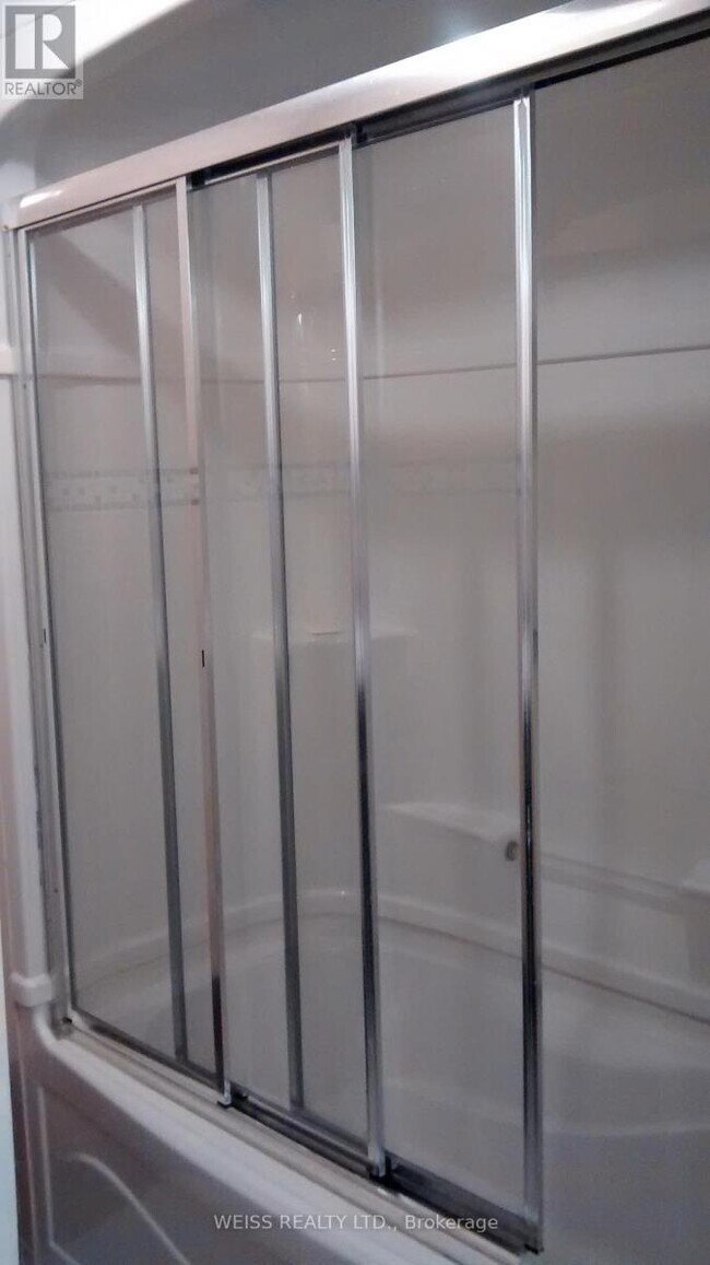 Photo du bâtiment - 4063 Ellesmere Rd