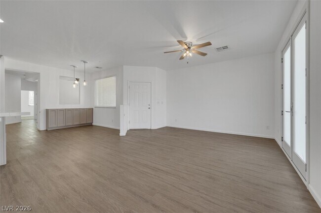 Foto del edificio - 976 Crescent Falls St